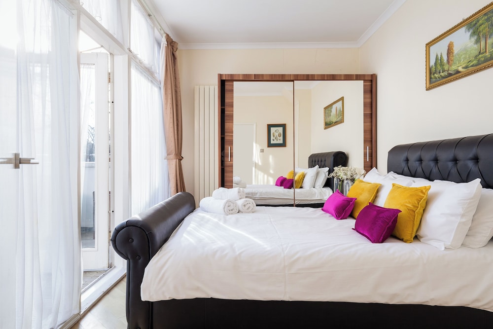 Luxury Villa 6 Bedrooms Next to Marble Arch