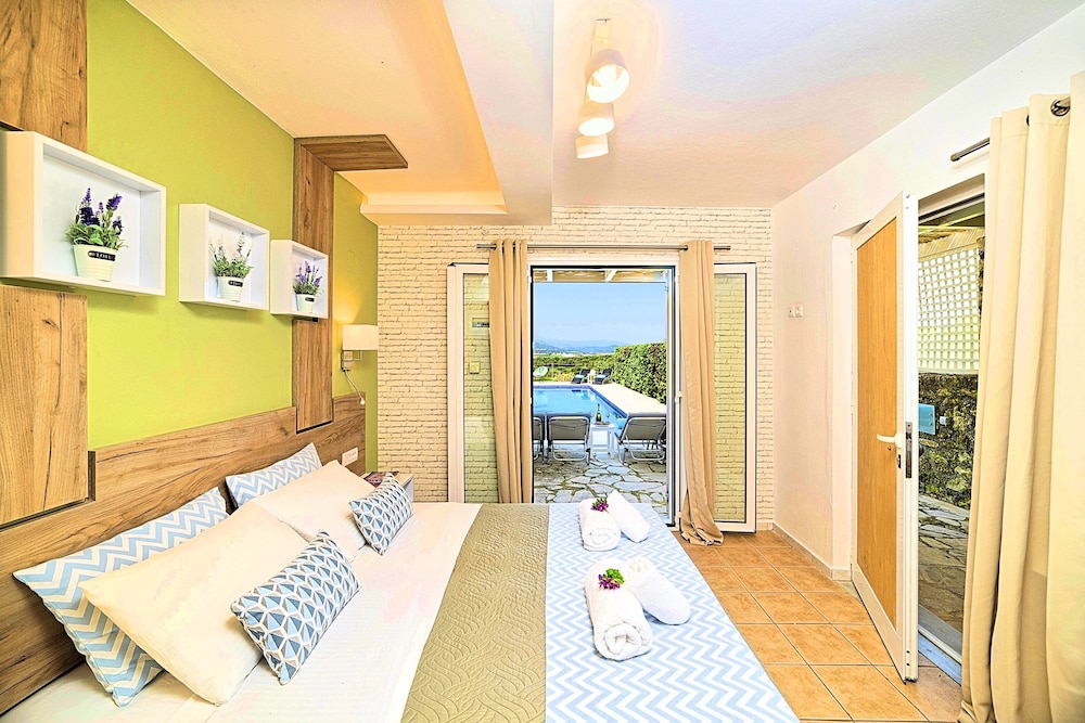 Cretan Mansion with Heated Swimming Pool
