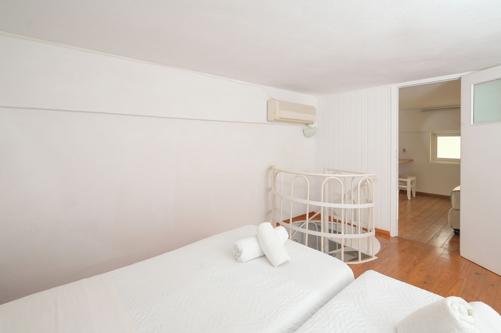 Antonis Apts - Physio Fitness Retreats