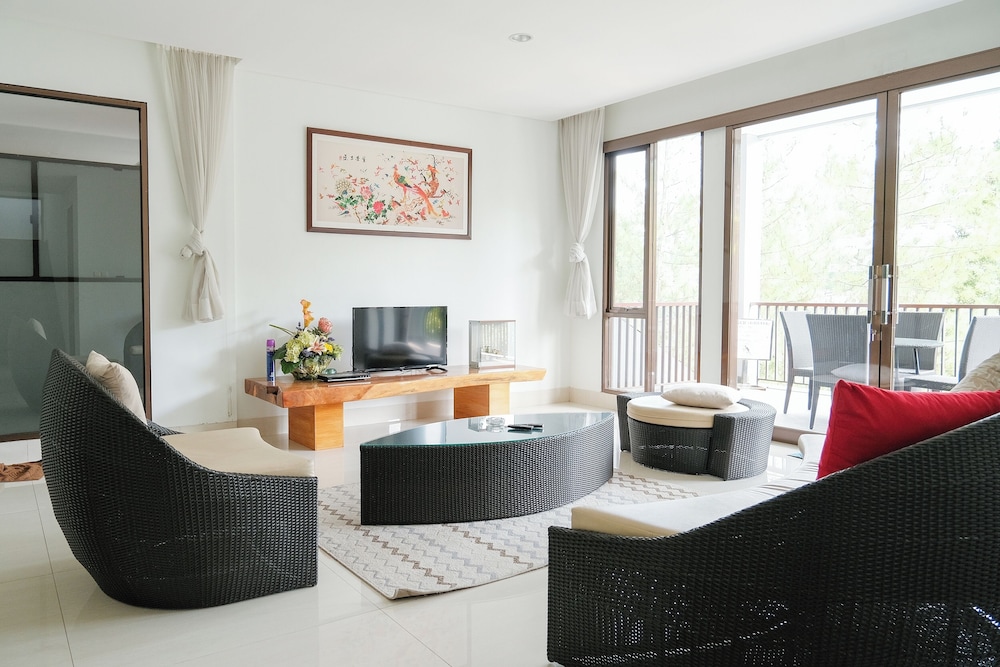 Magenta Hill View Villa 6 bedrooms with a private slide pool