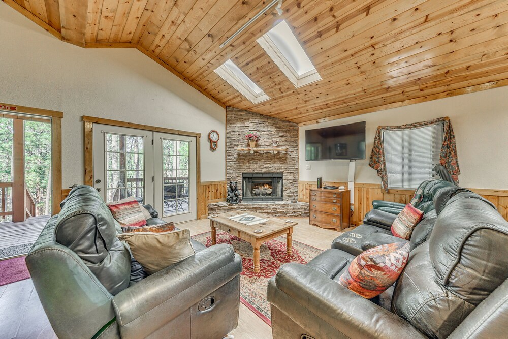 Cozy Ruidoso Cabin w/ Hot Tub, Near Skiing! view 2