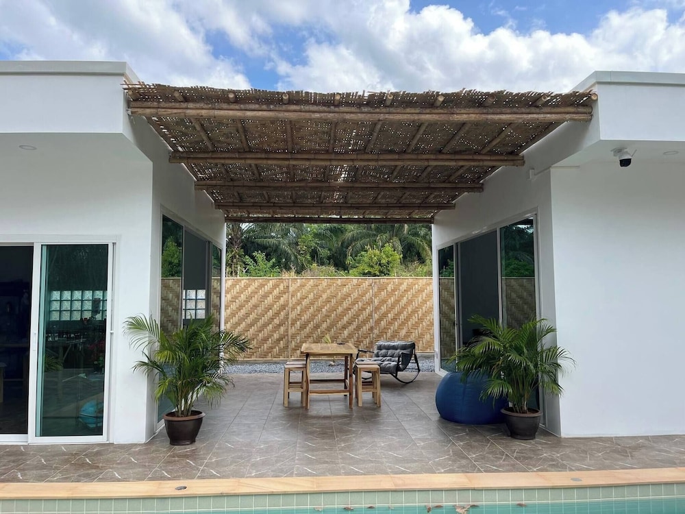 Baan ton mai 2 Bedrooms 400 m From the Beach