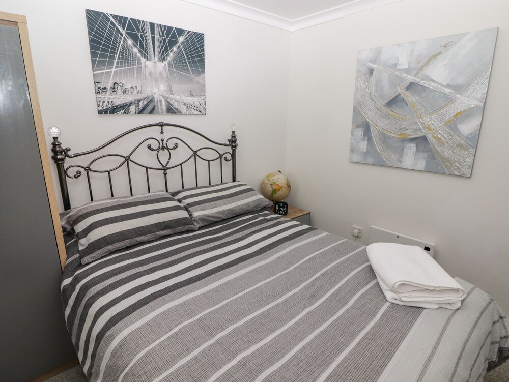 13 Gower Holiday Village