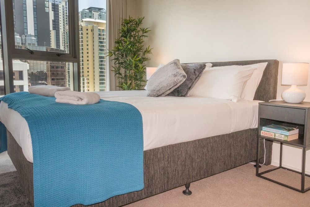 1 Bedroom Studio Apartment near Eagle Street view 3
