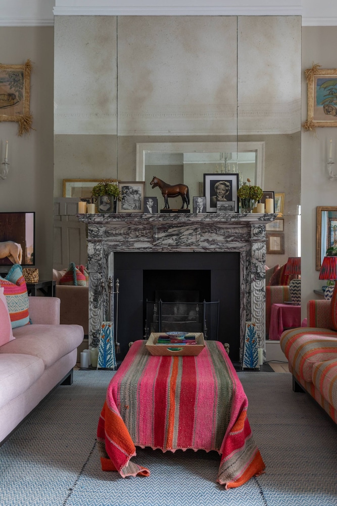 Chelsea Embankment III by Onefinestay