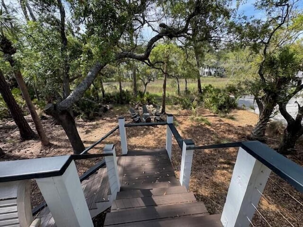 Beautifully Appointed 3-bed, 2.5-bath Home, Great Location Near Beach & Club