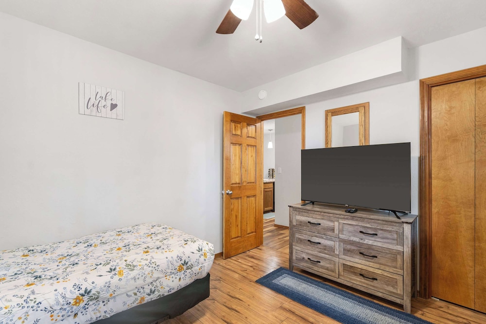 The Greenview Haven: Cozy For 6!
