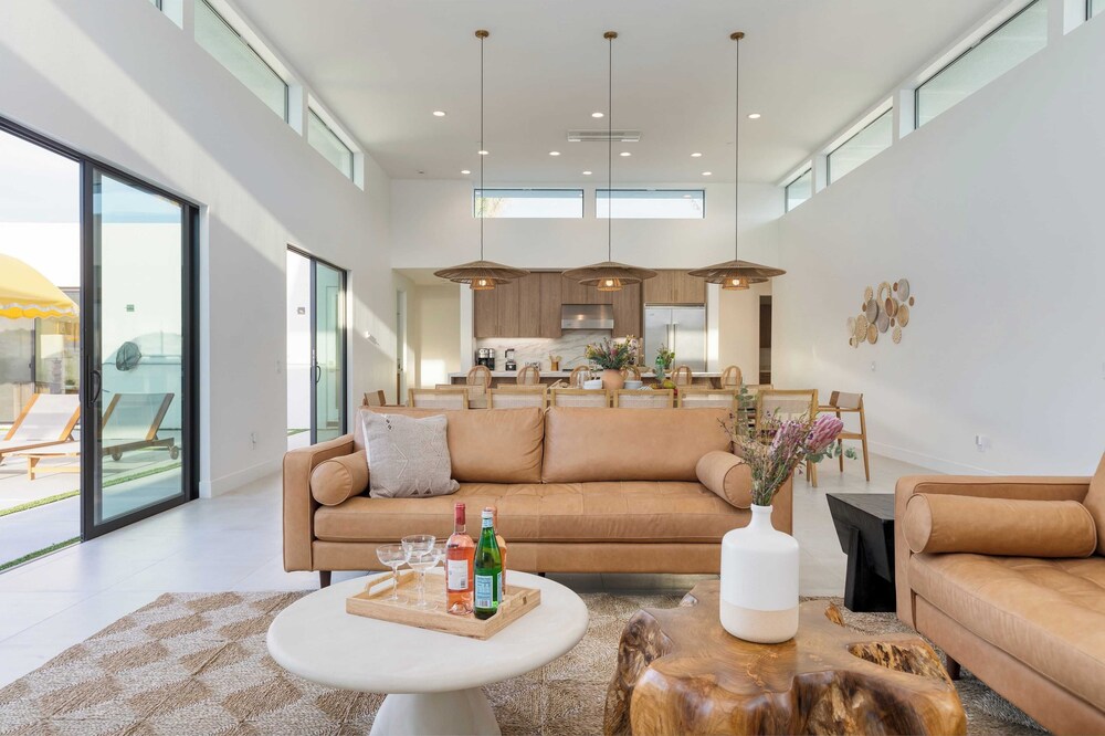 Sleeps 34 2 Villas, Pool, Pickleball + Bocce Polo Villas Elara by Avantstay
