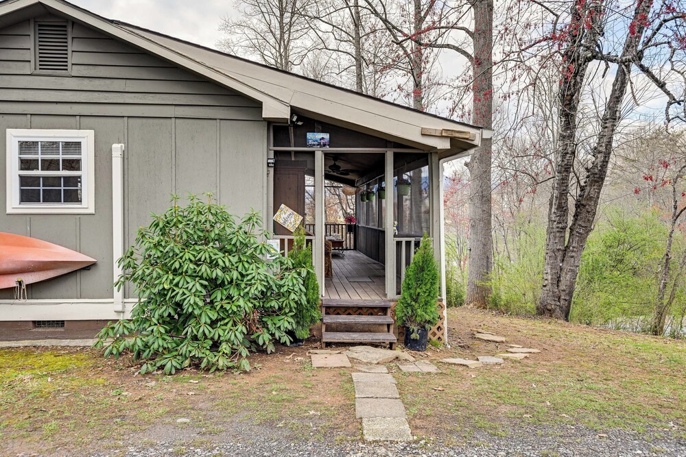 Ski, Hike & Unwind: Pet-friendly Whittier Retreat! view 3