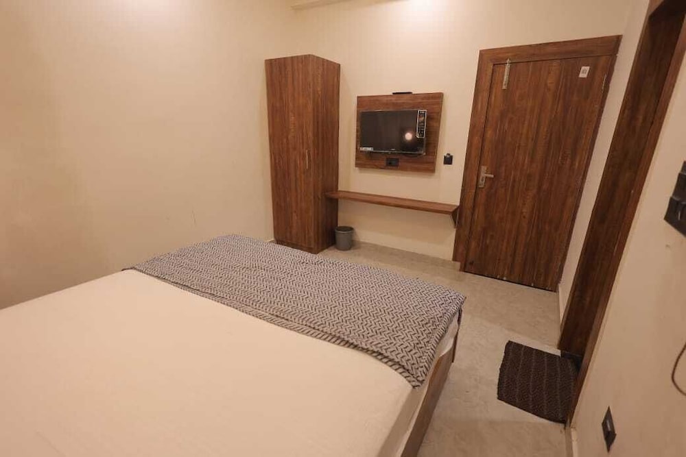 PriyaKunj Dham Guest House