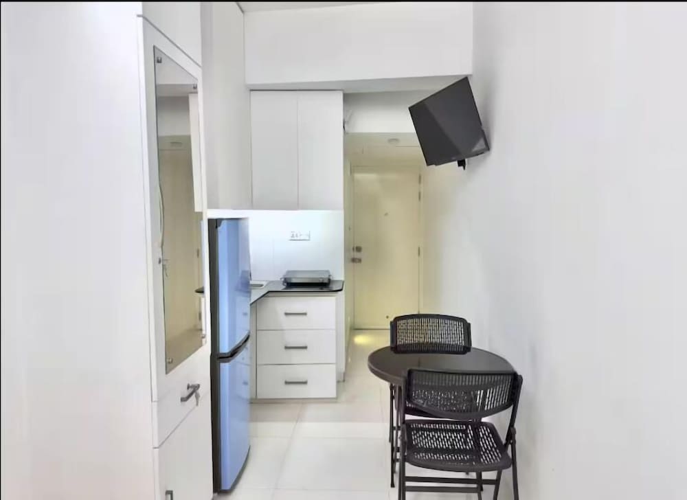 250 sq.ft Studio Apartment with Pool 3