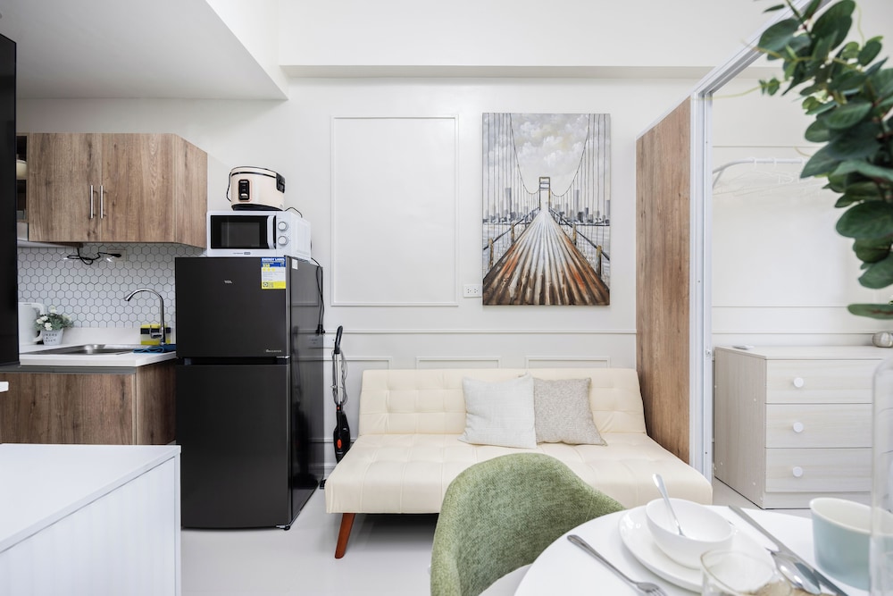 Chic Studio With Balcony & City View Near Airport
