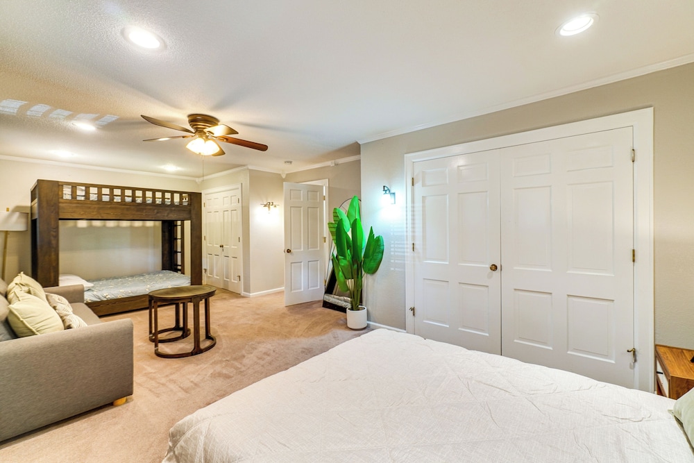 1 Mi to Dtwn: Quiet Retreat w/ Yard in Clinton