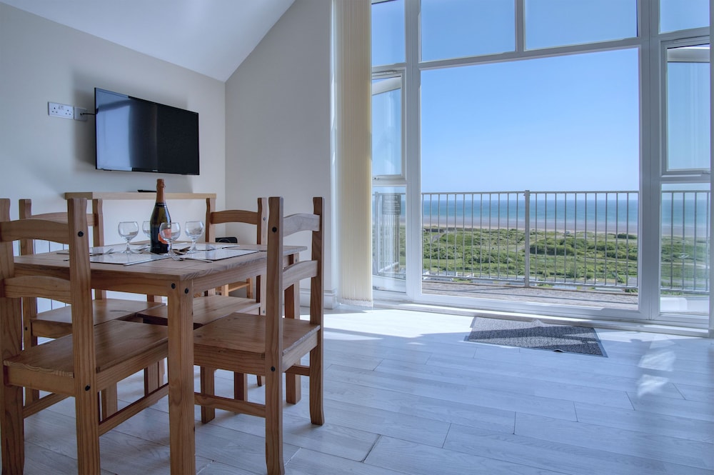 Caldey - 2 Bedroom Apartment - Pendine