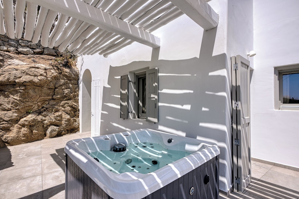 Aloft Suites Mykonos Island