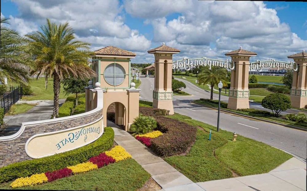 Spacious 7BR w Pool Spa Game Room Near Disney