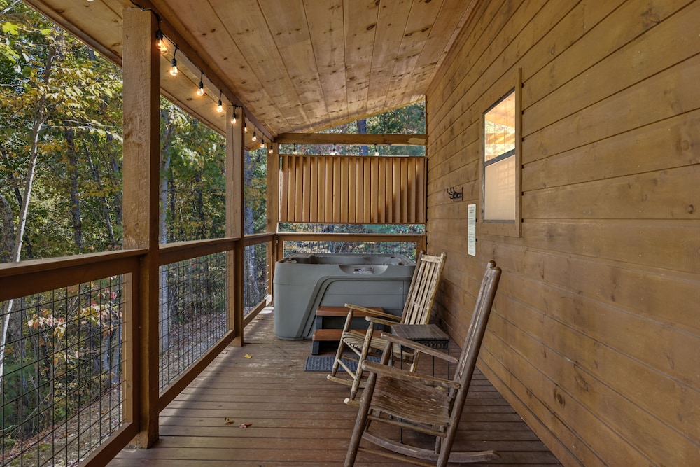 The Wild Life 2 Bedroom Cabin