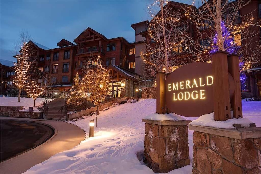 5208 Emerald Lodge, Trappeur's Crossing Apartment 4