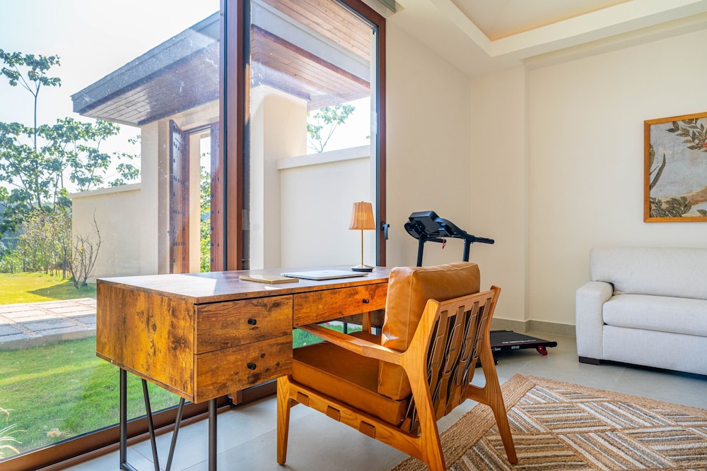 Casa Bella Vina Luxury Villa Near Beach Town
