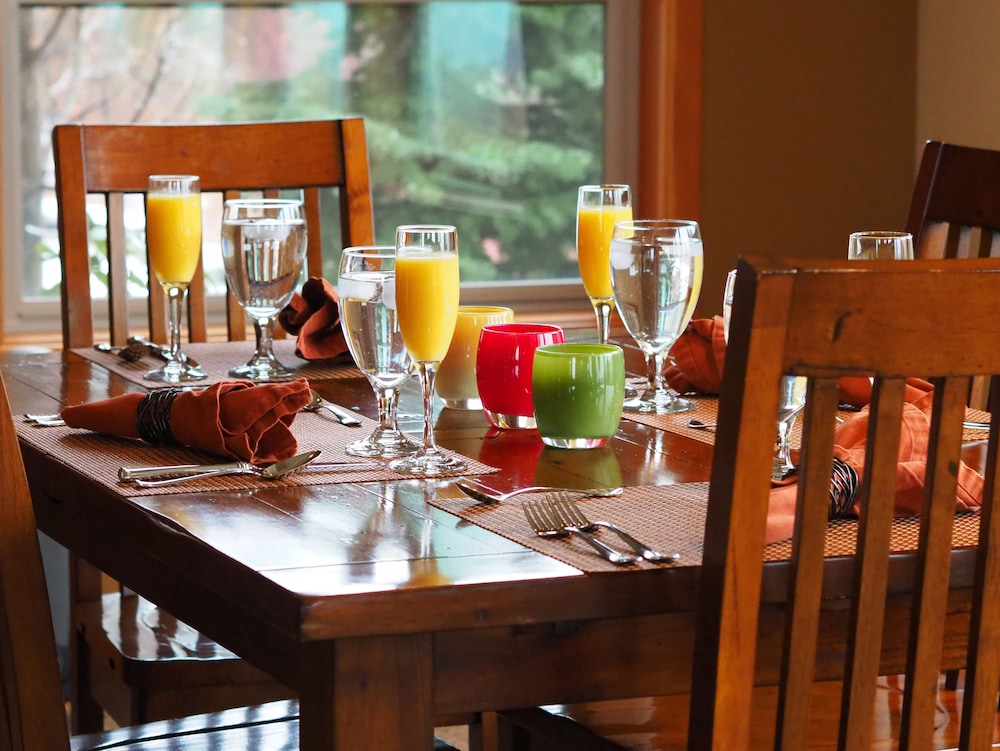 Cascade Valley Inn