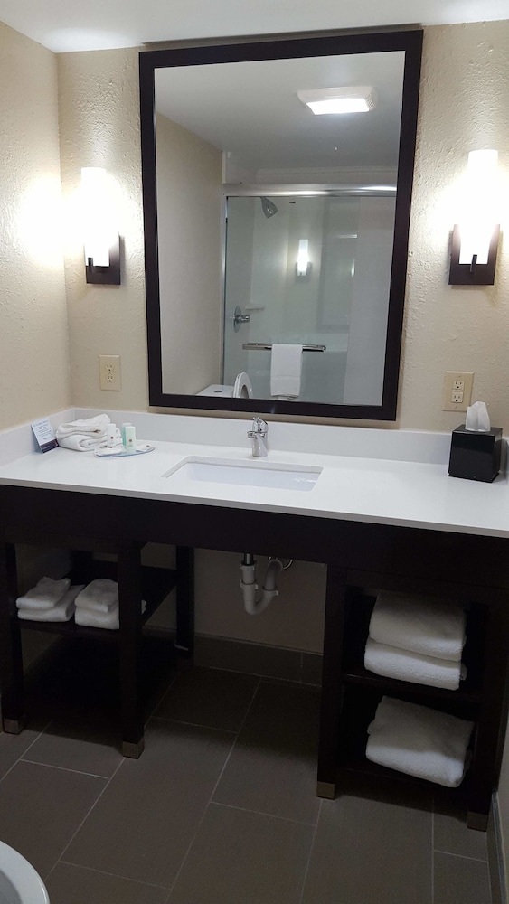 Lexington Vacations - Clarion Hotel Conference Center - North - Property Image 123