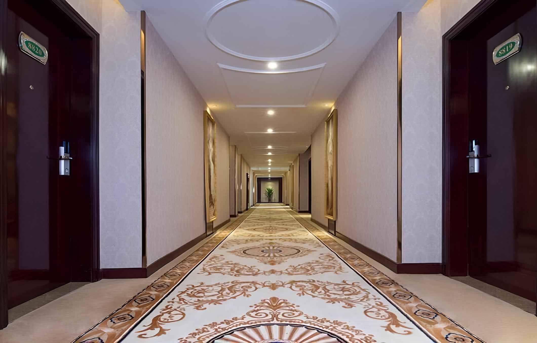 Vienna Hotel (Shenzhen Bao'an Centre Liutang Metro Station) view 2