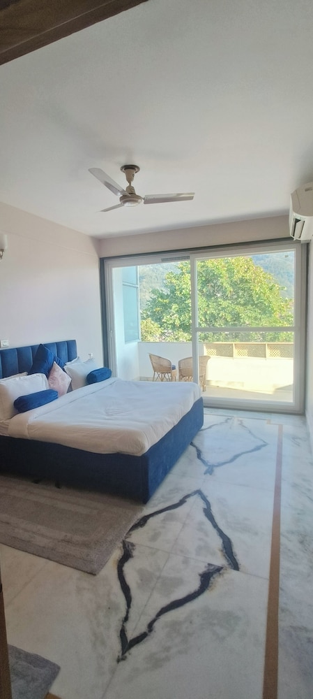 Luxury 2 Bedroom's Apartment