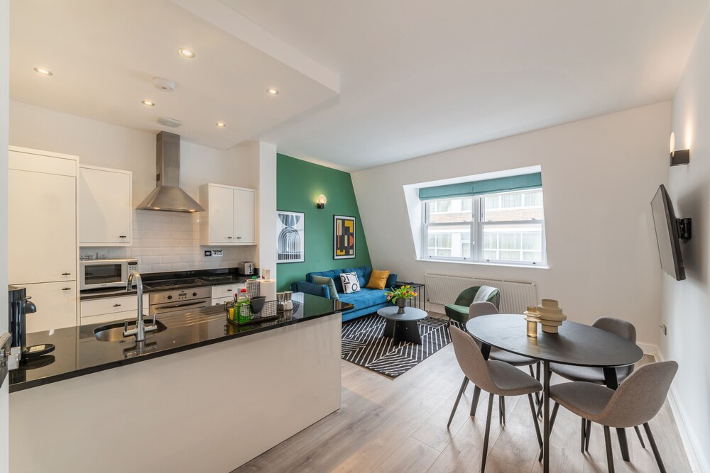 140 Minories