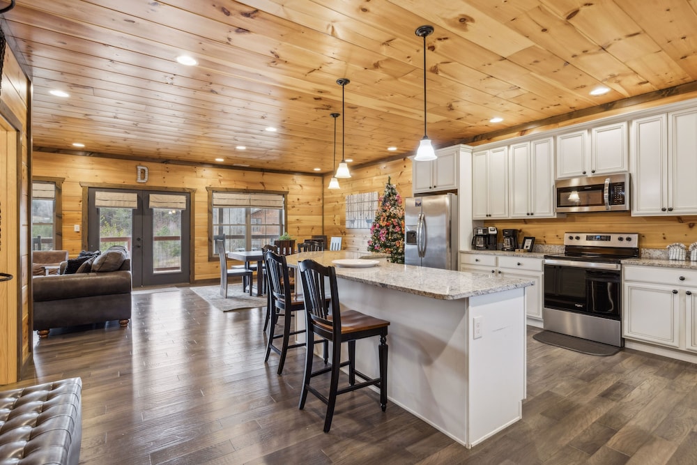 Eden Of The Smokies 5 Bedroom Cabin