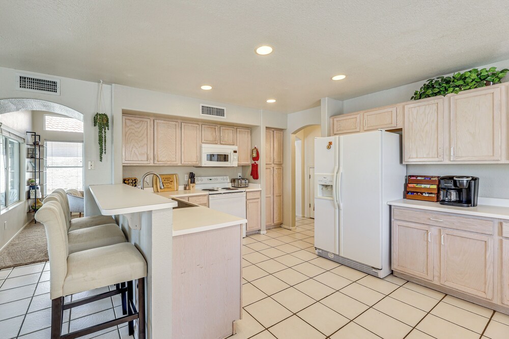 Swim w/ a View: Scenic Desert Retreat in Glendale