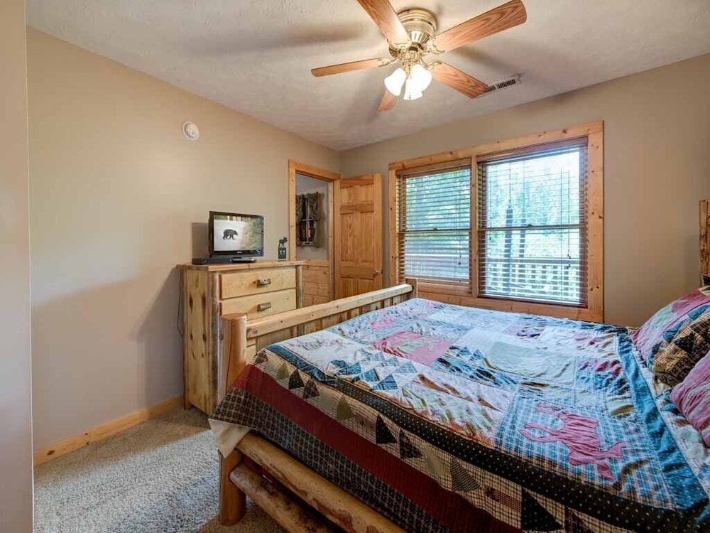 Running Bear by Jackson Mountain Rentals view 2