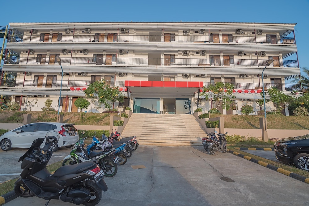 RedDoorz near Living Plaza Balikpapan