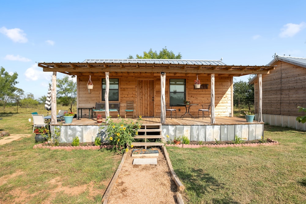 Hr 5 - The Indian 1 Bedroom Cabin by RedAwning view 5