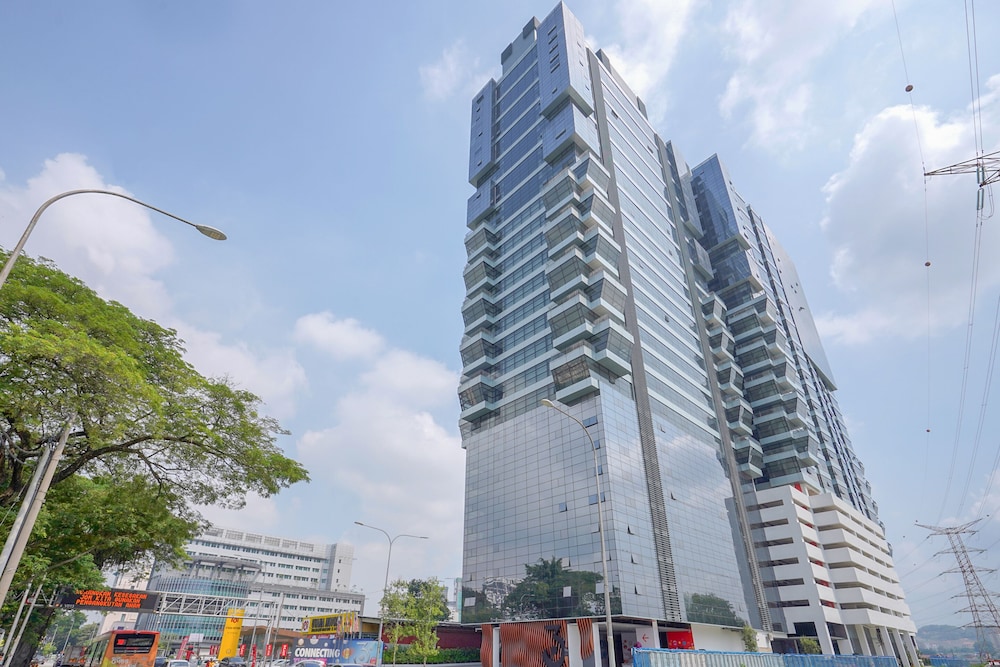 OYO Home 89596 Amazing 2br 3 Towers