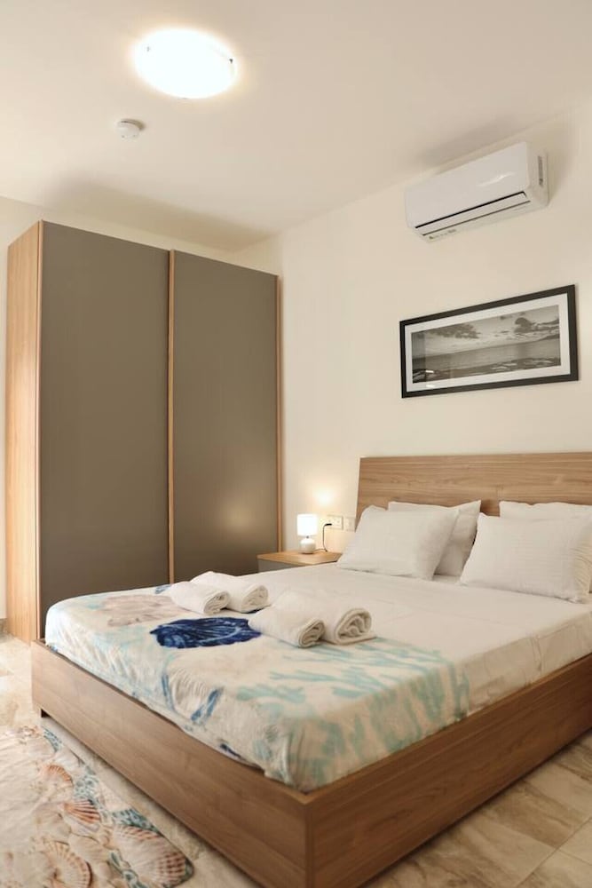 Gozo Coastal Escape Apartment Sea Views in Xlendi