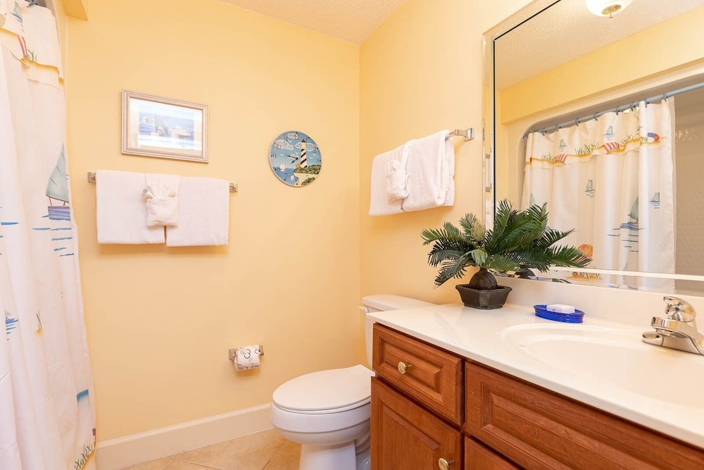 Phoenix On The Bay 1317 3 Bedroom Condo by Redawning view 2