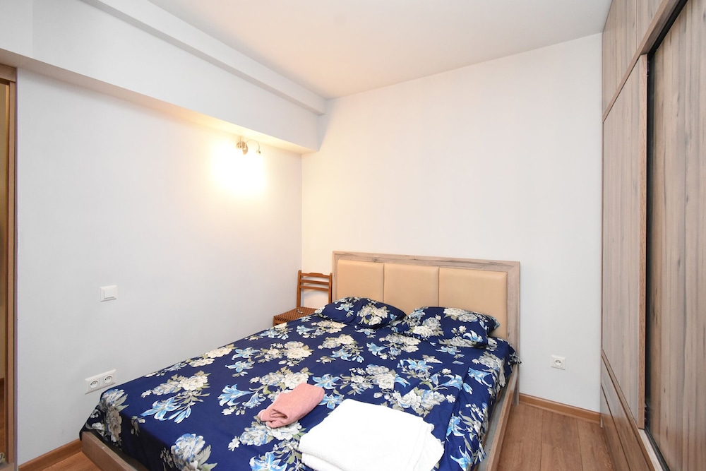 Sunny apartment on Pushkin street