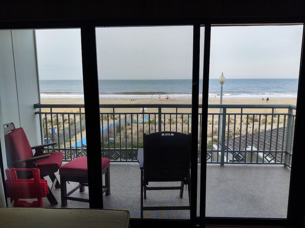 Edgewater House 221