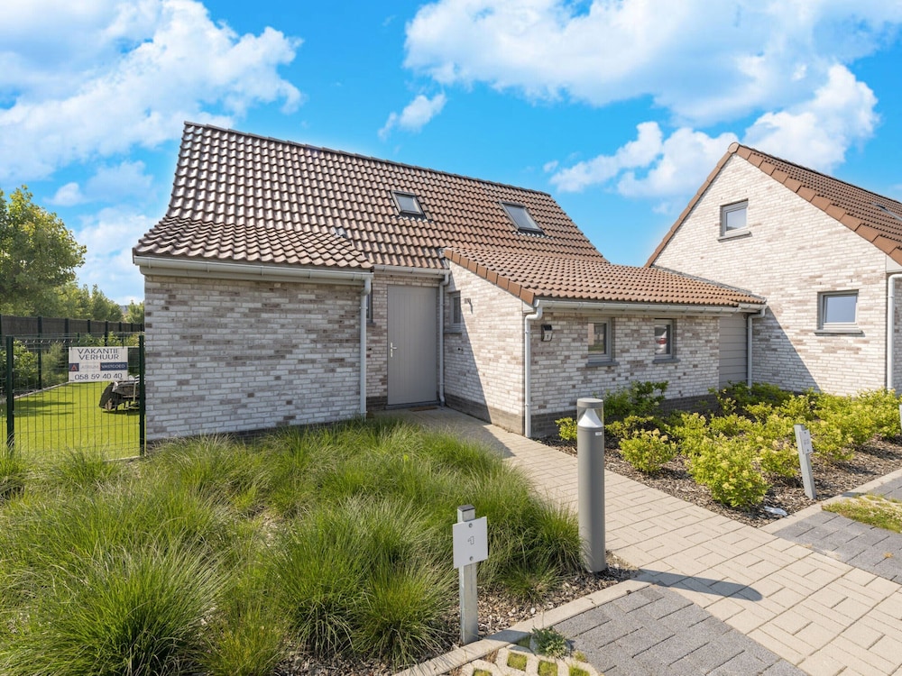 Holiday Home in Koksijde With Garden & Parking