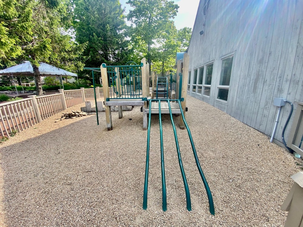 Condo Wintergreen pet Friendly Pool Access view 4