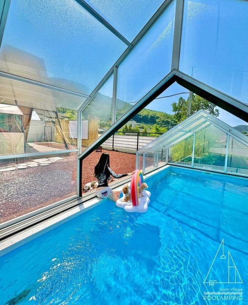 Spain Village Poolamping