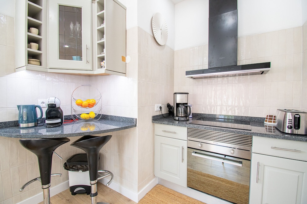 67 adm 3 Bedroom Villa Walking Distance to Carvo