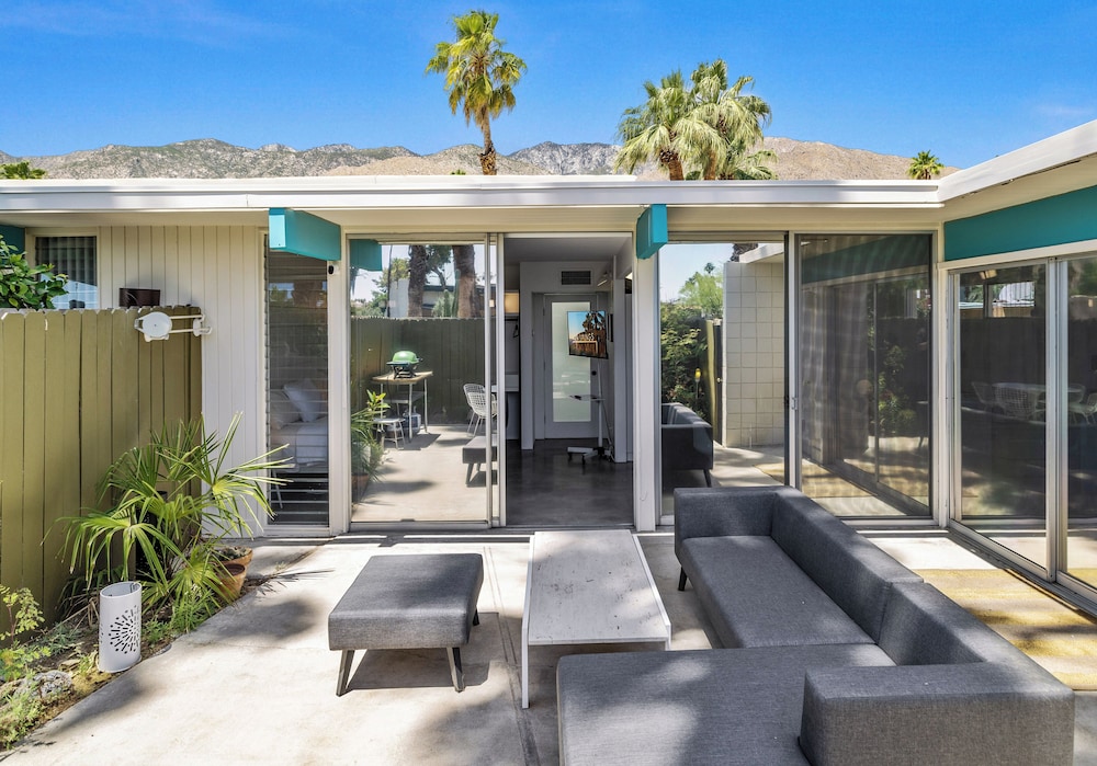 1957 Modern Hideaway