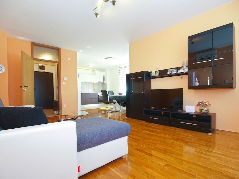 Apartment 1920 view 4