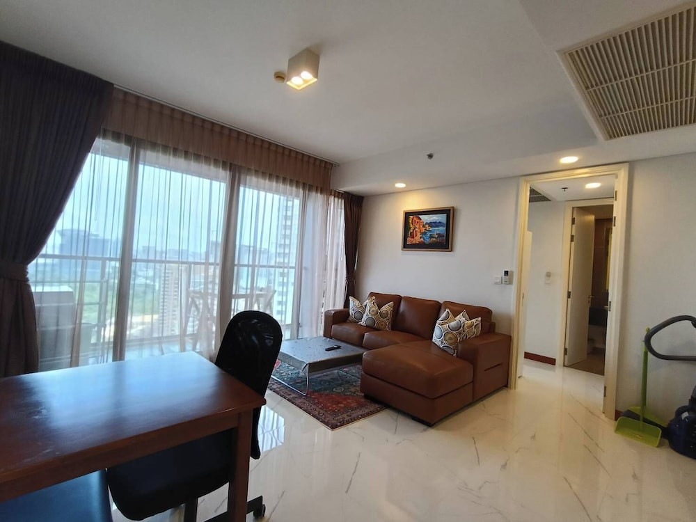 Luxury Large One Bedroom Seaview Serviced Apartment at Wongamat, Pattaya