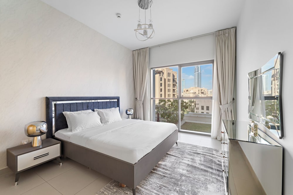 2BR 202 Bellevue Tower 1