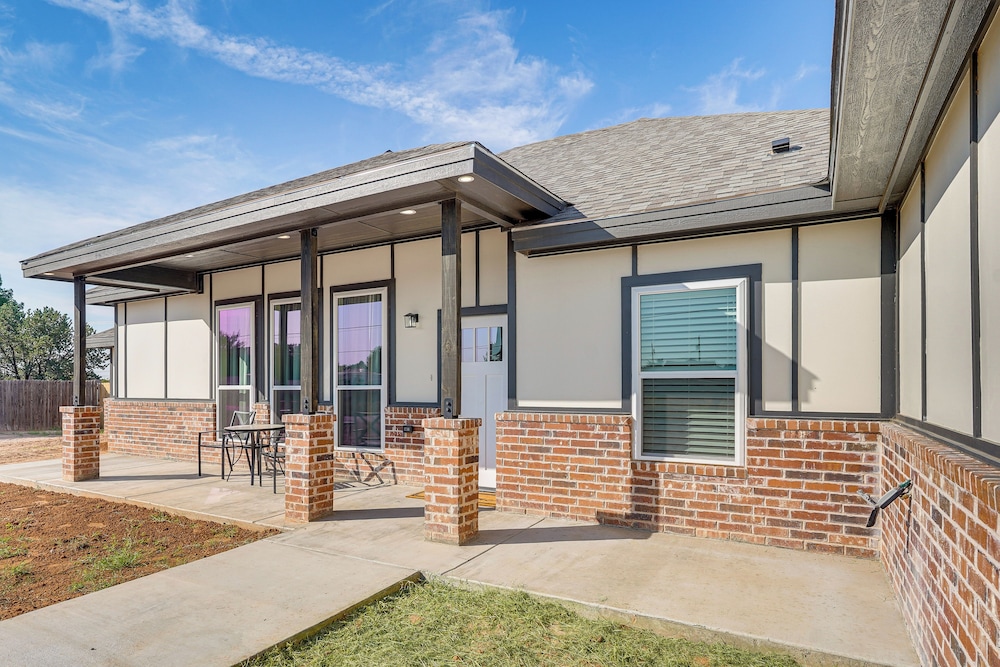 Golf, Shop & Explore: Home 5 Mi to Dtwn Midland!