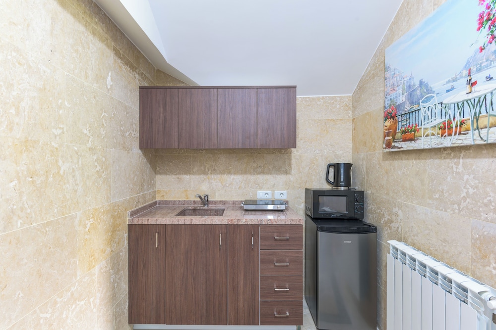 Pearl of Faqra Studios & Apartments