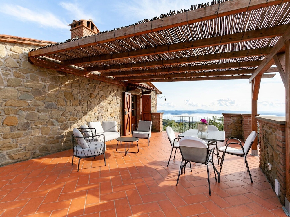 Villa in Lisciano Niccone With Pool & Nature photo 5