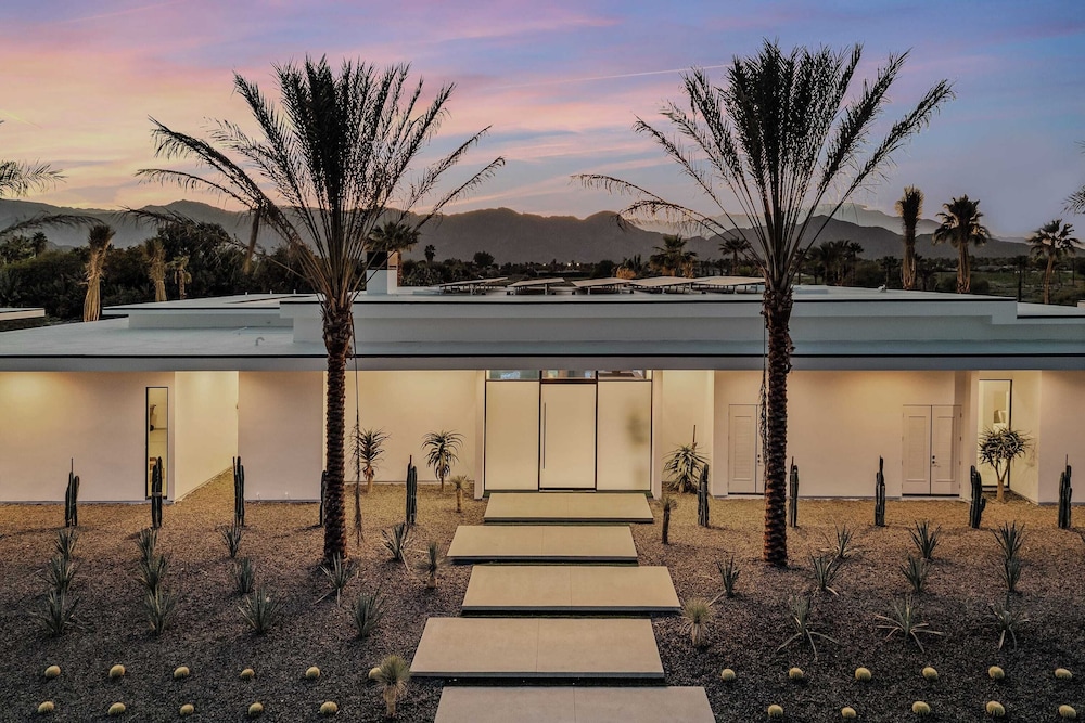Fine Luxe Retreat w/ Pool & Hot Tub Bravo Villa #15 by Avantstay